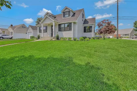 2452 Natta Blvd, Bellmore, NY 11710