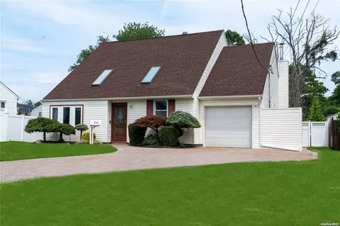 640 Grand Ave, Lindenhurst, NY 11757