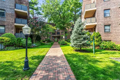 50 Brompton #1I, North Hempstead, NY 11021