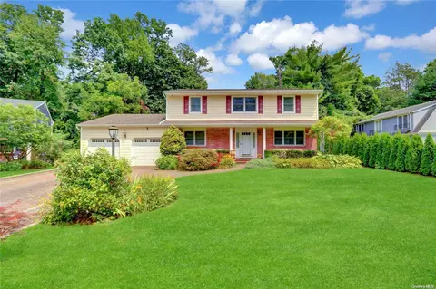 3 Terrace Ct, North Hempstead, NY 11050