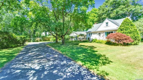 15 Fairview Ave, Westhampton Beach, NY 11978