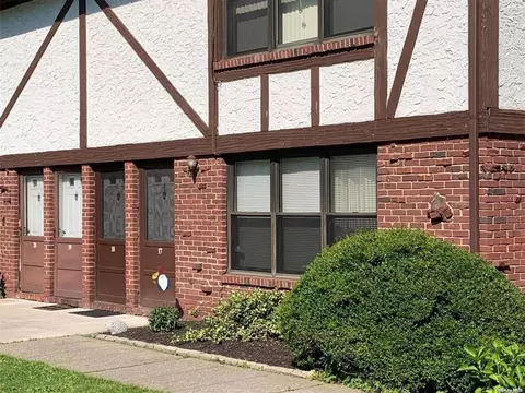 19 Bailey Ct #19, Middle Island, NY 11953