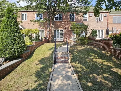 61-29 77th St, New York, NY 11379