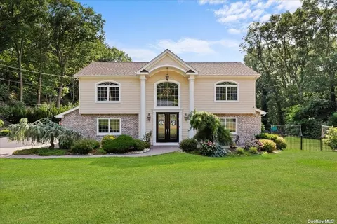2 Susan Ln, Dix Hills, NY 11746