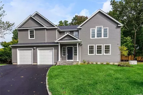 5 Arthur Pl, Smithtown, NY 11787