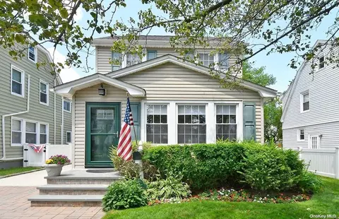 37 Harvard St, North Hempstead, NY 11596