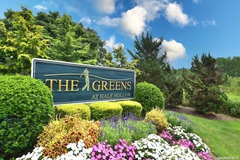 1119 Savoy Dr #1119, Melville, NY 11747