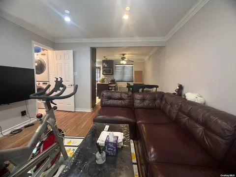 6887 218th #., New York, NY 11364