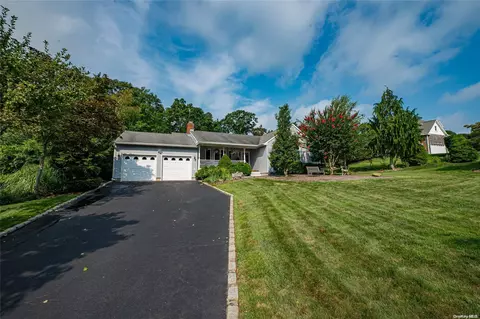 77 Great Rock Dr, Wading River, NY 11792