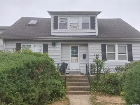 957 N Broadway, Massapequa, NY 11758