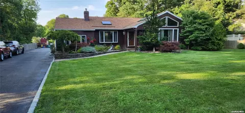 16 Links Rd, Smithtown, NY 11787