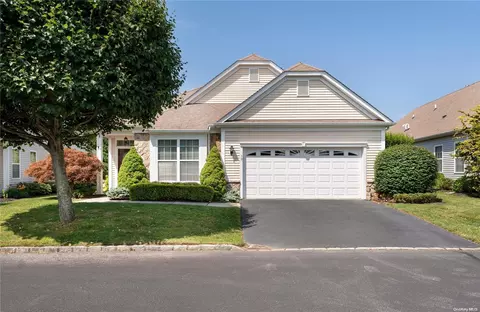 39 Louden Loop #39, Mount Sinai, NY 11766
