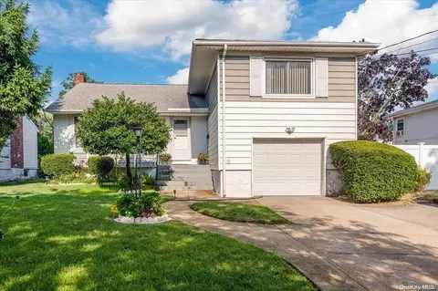 383 S Ocean Ave, Freeport, NY 11520