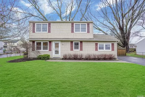 18 Audrey Ln, Centereach, NY 11720