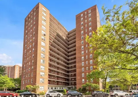 97-10 62 Dr #4M, Rego Park, NY 11374