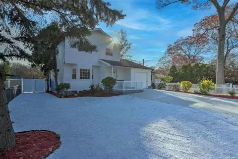 146 Moriches Midis Rd N, Shirley, NY 11967