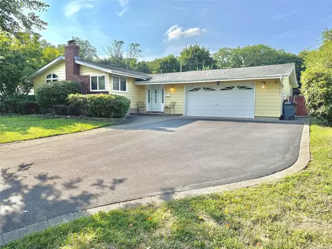 70 Lauren Ave, Dix Hills, NY 11746
