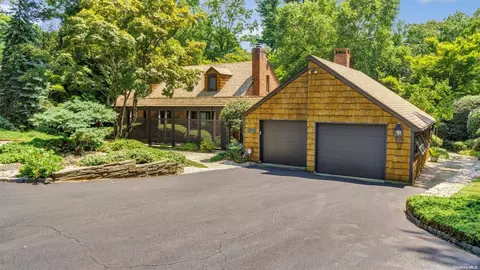 13 Circle Way, Sea Cliff, NY 11579