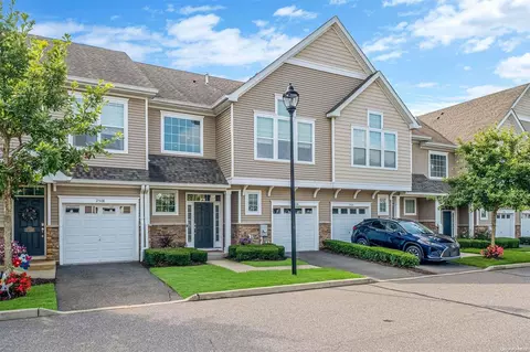 2506 Townhome Way #2506, Huntington Station, NY 11746