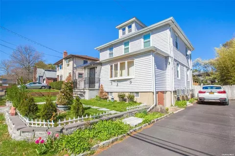 11 Marlan Ct, Sea Cliff, NY 11579