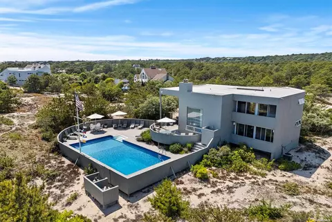 59 Sand Castle Ln, Amagansett, NY 11930