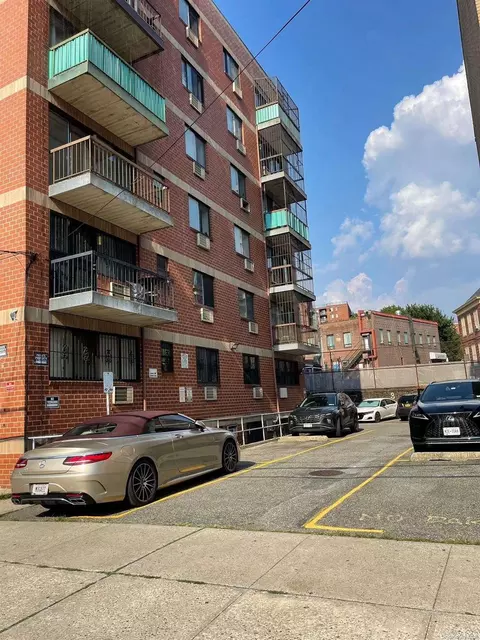 34-45 Leavitt St #3B, New York, NY 11354