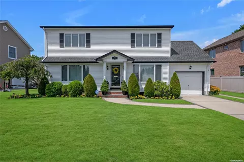 97 Lahey St, North Hempstead, NY 11040