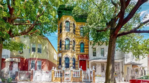 45 Hemlock St, Brooklyn, NY 11208