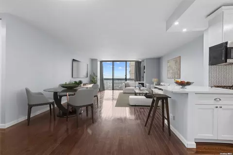 271-10 Grand Central Pkwy #20T, Oakland Gardens, NY 11364