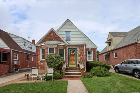 80-18 237th St, New York, NY 11426