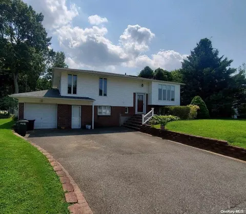 20 Mulberry Dr, Smithtown, NY 11787