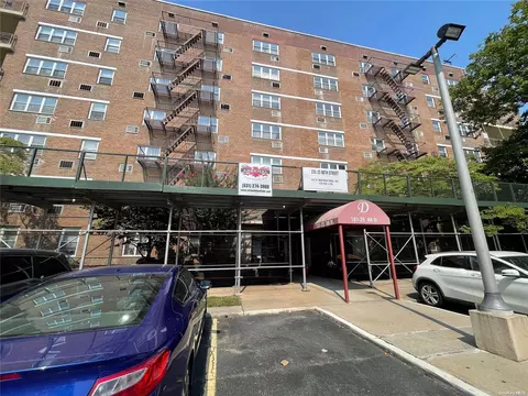 151-25 88 St #6E, New York, NY 11414