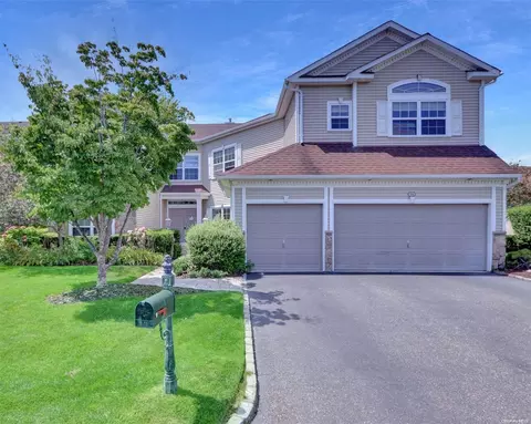 94 Hamlet Dr #94, Mount Sinai, NY 11766