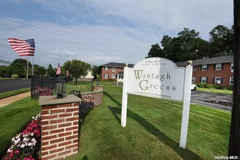 3660 Park Ave #2P, Wantagh, NY 11793