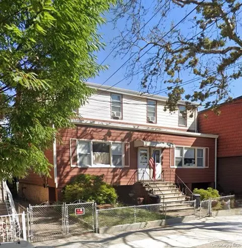 61-11 Maspeth Ave, New York, NY 11378