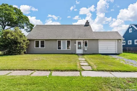 30 William St, Copiague, NY 11726
