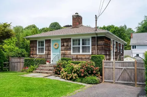 3 New York Ave, Stony Brook, NY 11790