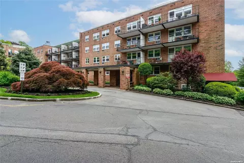 34 Pearsall Ave #3H, Glen Cove, NY 11542