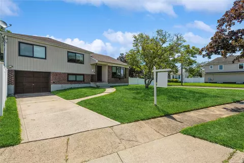 3219 Neptune Ave, Oceanside, NY 11572