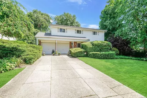 23 Amherst Ln, Smithtown, NY 11787