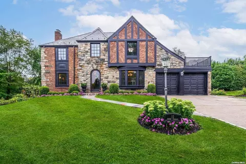 11 Green Ter, North Hempstead, NY 11030