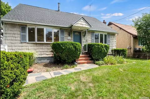 92 Burnham Ave, North Hempstead, NY 11577