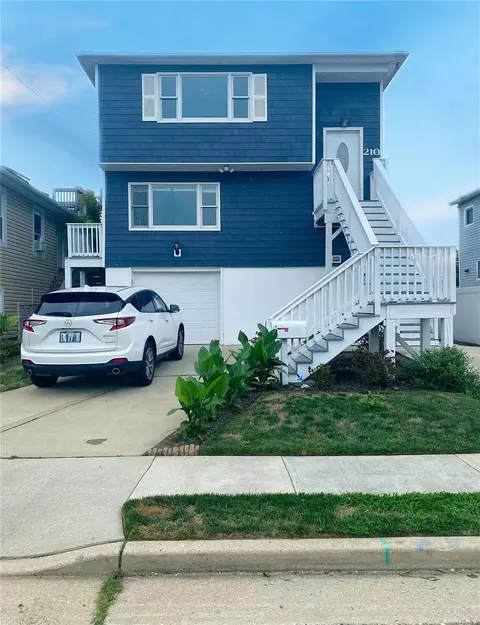 210 Gordon Pl, Freeport, NY 11520