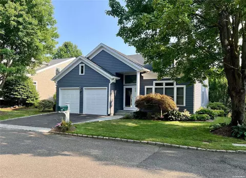 29 Fieldstone Ln, Oyster Bay, NY 11771