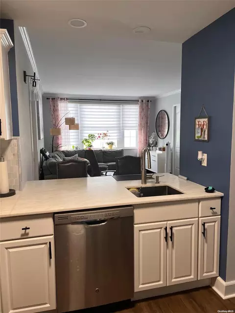 50 Merrick Ave #418, East Meadow, NY 11554