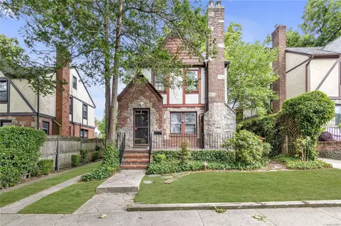 210-15 34th Rd, New York, NY 11361