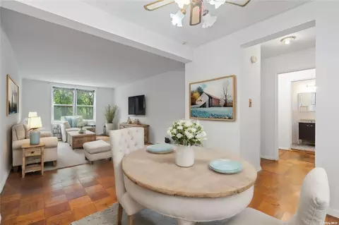 66-01 Burns St #1F, New York, NY 11375