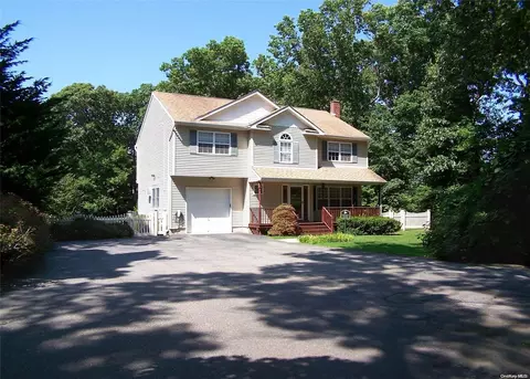 595 Old Town Rd, Port Jefferson Station, NY 11776