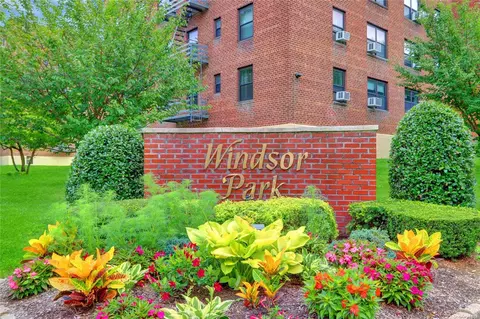 212-04 73rd Ave #1M, Oakland Gardens, NY 11364