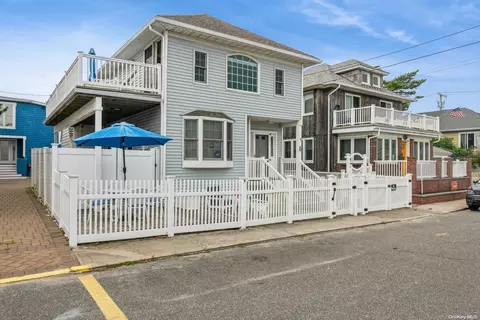 7 Delaware Ave, Long Beach, NY 11561